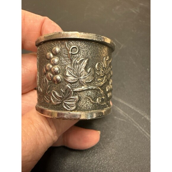 Set of 4 Vintage Silver Plated Heavy Napkin Rings Flowers Scroll Design Japan - Picture 5 of 8